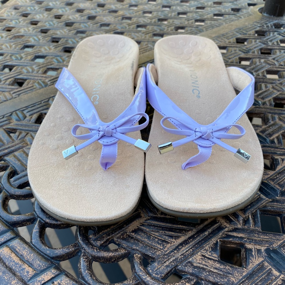 NWOT Vionic Bella II Lilac Toe Post Sandal Orthotic Arch Support sz 9 W